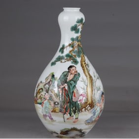 A garlic bottle of Qing Yongzheng pastel figures