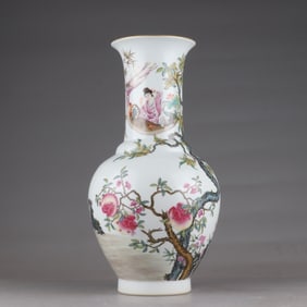 A pomegranate vase of Qing Yongzheng pastel gilded figures