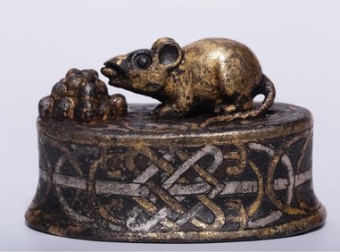 A Qing Dynasty iron-cut gold spitting treasure rat ornament