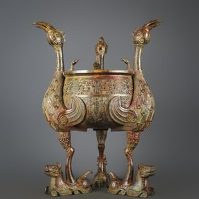 A bronze phoenix bird drum-shaped reserve of the Western Zhou Dynasty