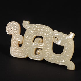A jade dragon jade of the Han Dynasty