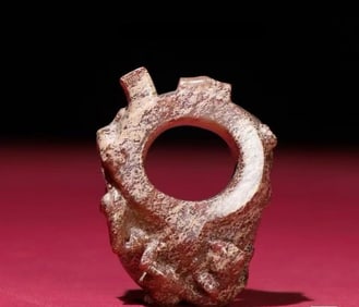 A Han Dynasty red and gray skin dragon chicken heart pendant