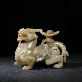 A jade feather man of the Han Dynasty controls the beast