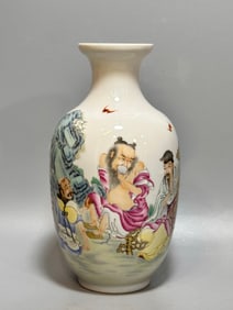 A pair of pastel figure lantern bottles made in the Qianlong period of the Qing Dynasty