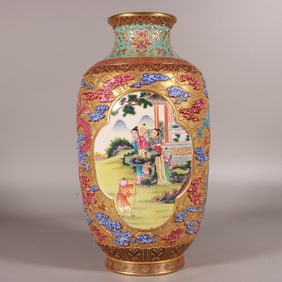 A Qing Qianlong enamel carved gold dragon pattern window figure bottle