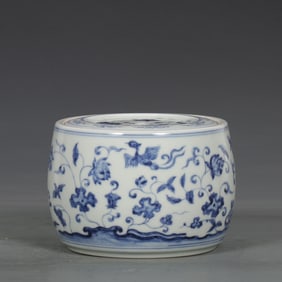 A Ming Xuande blue and white phoenix bird flower pattern cricket jar
