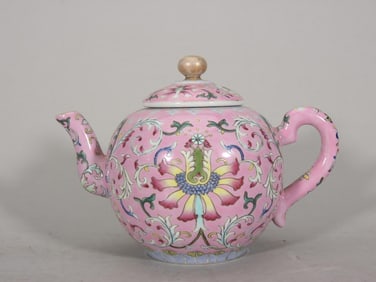 A Qing Qianlong Palace powder floor pastel treasure flower teapot