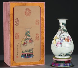 A pastel baby play picture made in the Qing Yongzheng era, poetry and text, gold-painted jade pot