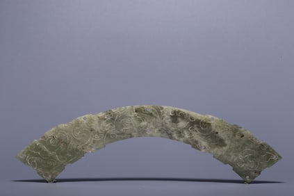 A piece of ancient jade dragon pattern jade huang