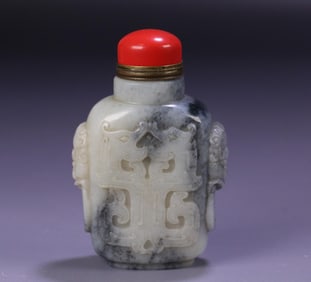 A piece of Hetian jade blue and white seed material animal ear dragon pattern snuff bottle
