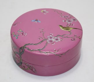 A piece of Qing Qianlong year rouge gouache glaze magpie plum pattern cover box