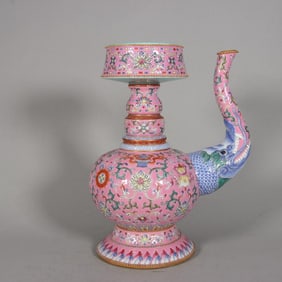 A Qing Qianlong Palace powder ground Benba pot