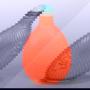 A Qing Qianlong coral-colored glazed snuff bottle: Qing Qianlong coral-colored glazed snuff bottle SIZE: 8.5x5.3x3.1cm (The Dimensions Of All Batches Are Manually Measured.If You Need More Detailed Information, Please Contact Our Customer Service Befo