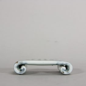 A Qing Qianlong stone pattern glazed poetry and ink bed