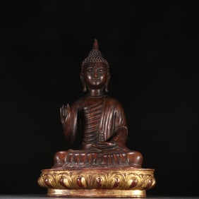 A clear agarwood statue of Shakyamuni