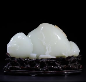 A Qing Dynasty Tian Yu Fushou double peach ornament