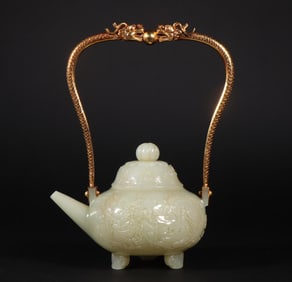 A Hetian jade beam pot from the Qing Dynasty