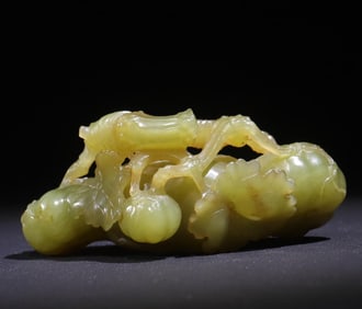 A piece of Qing Dynasty yellow jade melon melon continuous paperweight study elegant utensil