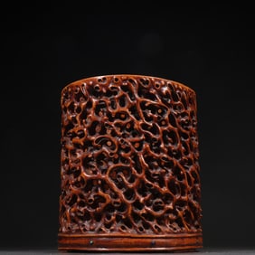 A bamboo carving interlocking pen holder