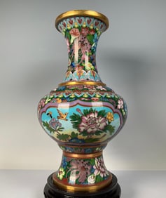 A cloisonné blue-green background window flower and bird pattern vase