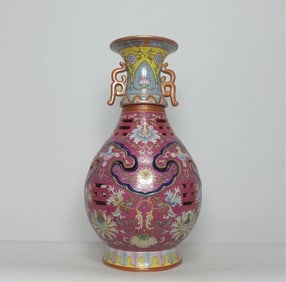 A piece of Qing Qianlong model purple background color passionflower rolled road pattern hollow