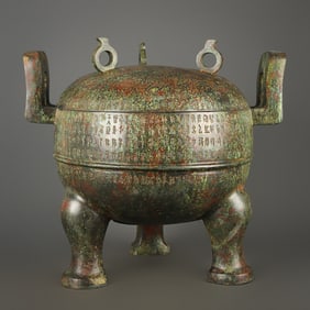 A bronze inscription of the Han Dynasty round cover tripod