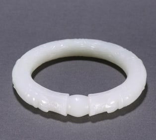 A Qing Hetian jade two dragon bite bead bracelet
