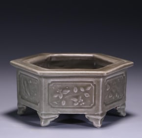 A piece of Song Yaozhou kiln celadon six-foot wash