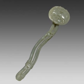 A Hetian jade ruyi ornament
