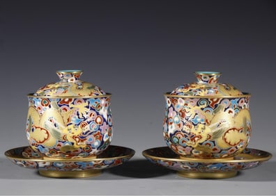 A pair of Qing Qianlong dragon pattern gold silk cloth bags three talent bowls