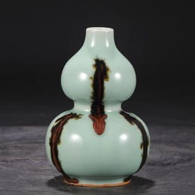 A piece of Southern Song Dynasty Longquan kiln celadon gourd bottle bottom model "Yujin Garden"