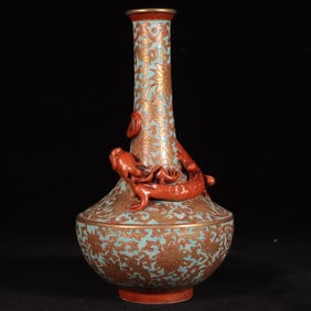 A Qing Qianlong enamel colored plate dragon vase