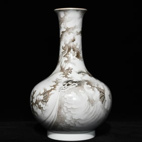 A Qing Qianlong ink color five-dragon pattern appreciation bottle