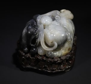 A blue and white seed material of the Qing Dynasty Grand Master Shaoshi ornament