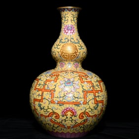 A Qing Qianlong yellow color is the icing on the cake, long-lived long-necked gourd bottle