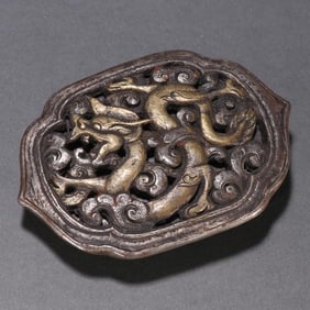 A piece of iron cut gold dragon pattern belt buckle
