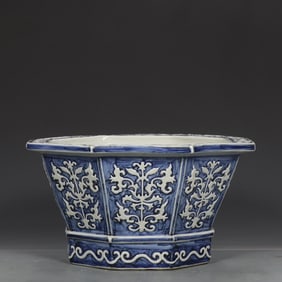 A Ming Yongle blue and white blue background hundred flowers treasure pattern octagonal jar
