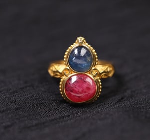 A Ming Dynasty gourd-shaped 24K pure gold set ruby sapphire (red spinel) ring