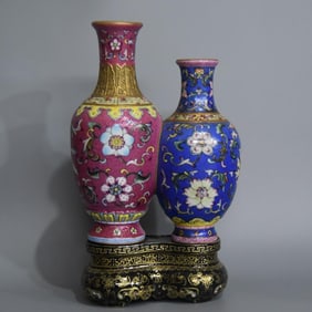 A Qing Dynasty painted enamel one-piece vase