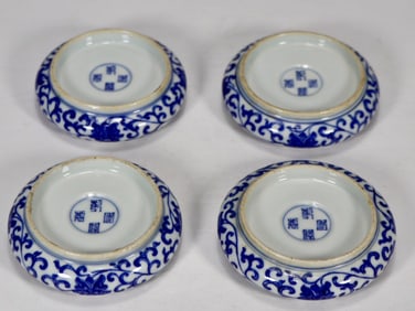 A set of blue and white entwined lotus tea coasters made in the Qianlong period of the Qing Dynasty