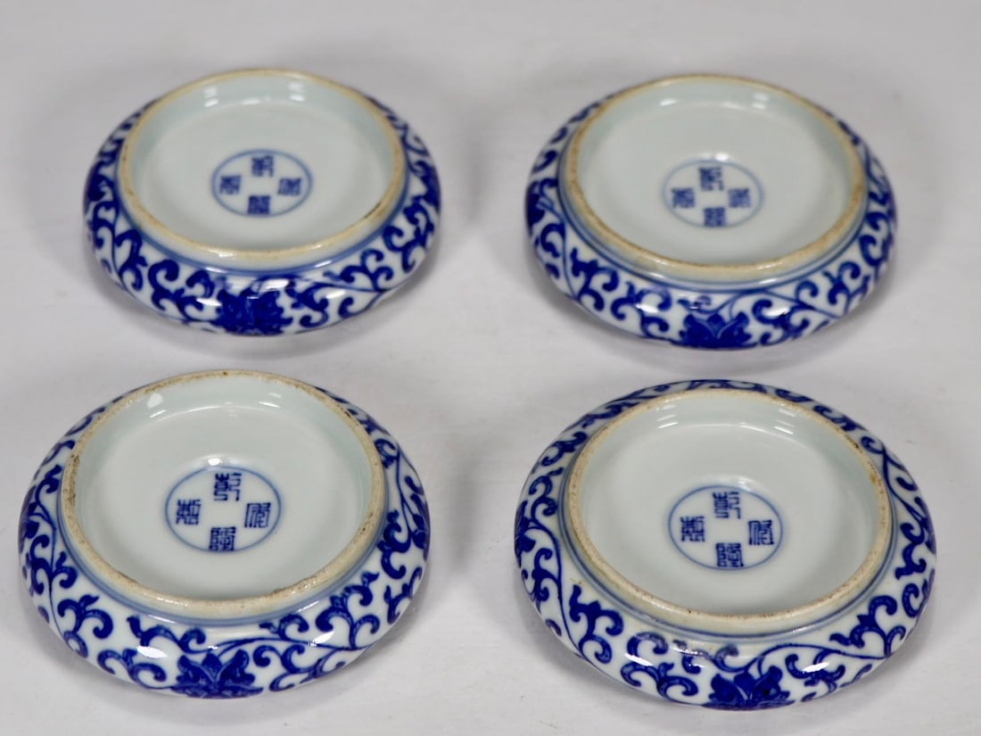 A set of blue and white entwined lotus tea coasters made in the Qianlong period of the Qing Dynasty: Qing Qianlong year blue and white entwined lotus tea coaster SIZE: H:2.2cm BellyD:8.6cm (The Dimensions Of All Batches Are Manually Measured.If You Need More Detailed Information, Please Contact Our C