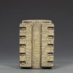 A Southern Song Dynasty Ge kiln beige glazed Cong style bottle