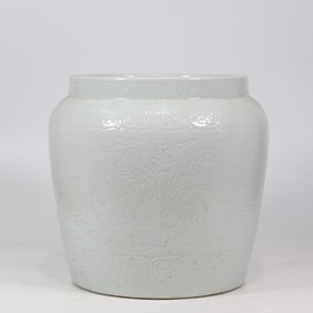 A sweet white glaze carved double dragon pattern jar made in the Ming Yongle year