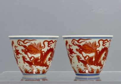 A pair of Qianlong alum red dragon pattern cups made in the Qing Dynasty