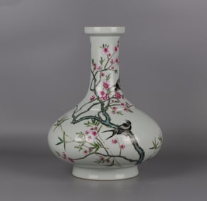 A Qing Qianlong pastel flower and bird poetry appreciation bottle