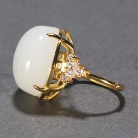 A Hetian jade ring