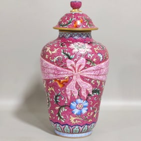 A Qing Dynasty Qianlong color stripper bottle