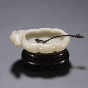 A Qing Dynasty Hetian jade sheep's head water bowl