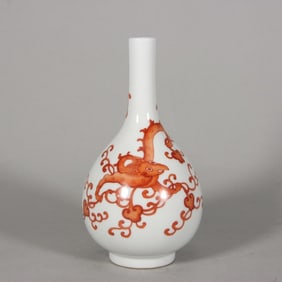 A Qing Qianlong alum red dragon pattern gall bottle