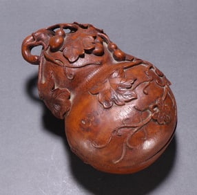 A Qing Dynasty bamboo carved gourd box